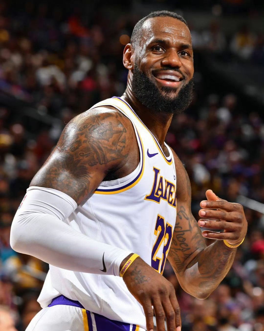 赛事体验-詹姆斯连续三场比赛得分超过战术调整,巴塞罗那不断突破!上演精彩一战的简单介绍-赛事体验