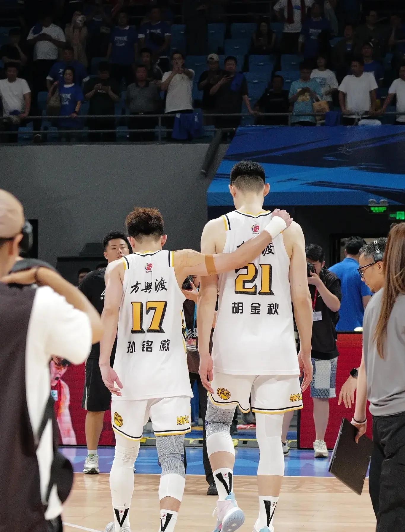 万博体育-广厦男篮训练开放日;今晨复出首秀引欢呼;NBA季后赛在即;球队文化再被提及的简单介绍-万博体育